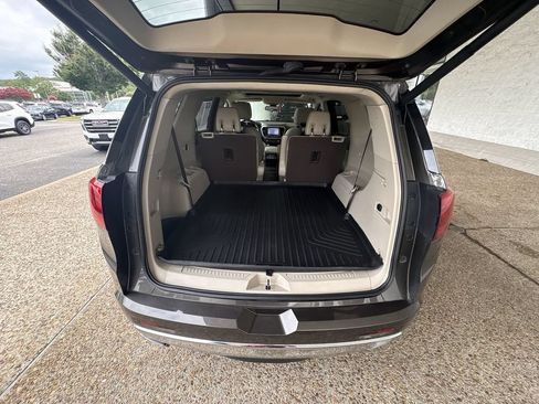 Certified 2019 GMC Acadia Denali w/ Technology Package AWD/4WD image 27