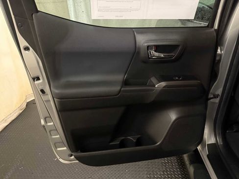 Certified 2022 Toyota Tacoma TRD Off-Road image 24