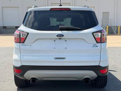 Used 2018 Ford Escape SE w/ SE Sync 3 Package AWD/4WD image 5
