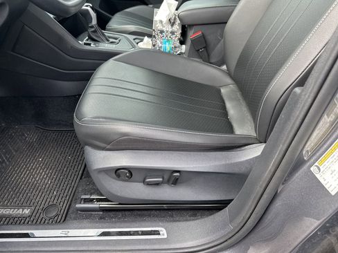 Used 2024 Volkswagen Tiguan SE R-Line image 7