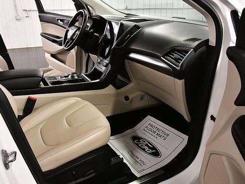 Used 2022 Ford Edge Titanium image 27