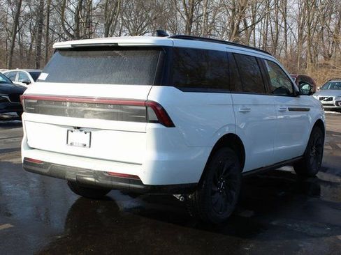 New 2026 Lincoln Navigator Reserve w/ Jet Appearance Package AWD/4WD image 3