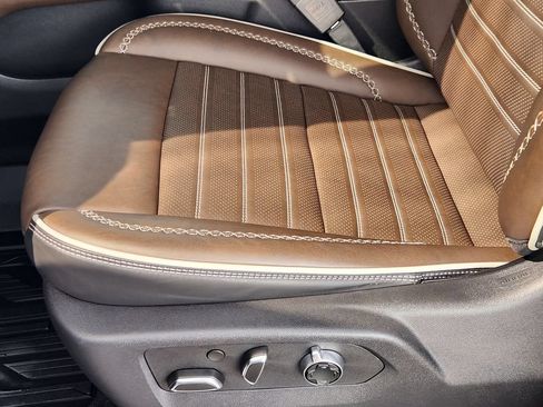 Certified 2025 GMC Yukon Denali Ultimate w/ LPO, Floor Liner Package AWD/4WD image 24