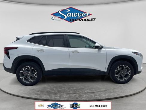 Used 2025 Chevrolet Trax LT w/ Driver Confidence Package FWD image 6