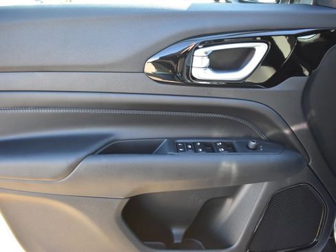 New 2026 Jeep Compass Latitude image 38