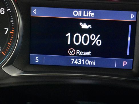 Used 2022 Chevrolet Traverse LT image 35