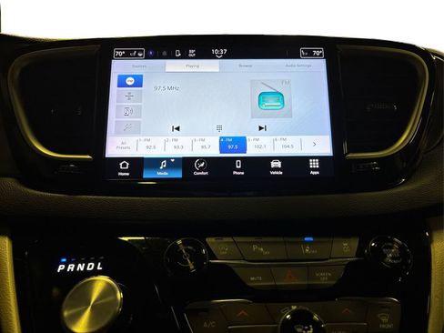 Used 2024 Chrysler Pacifica Touring-L image 12