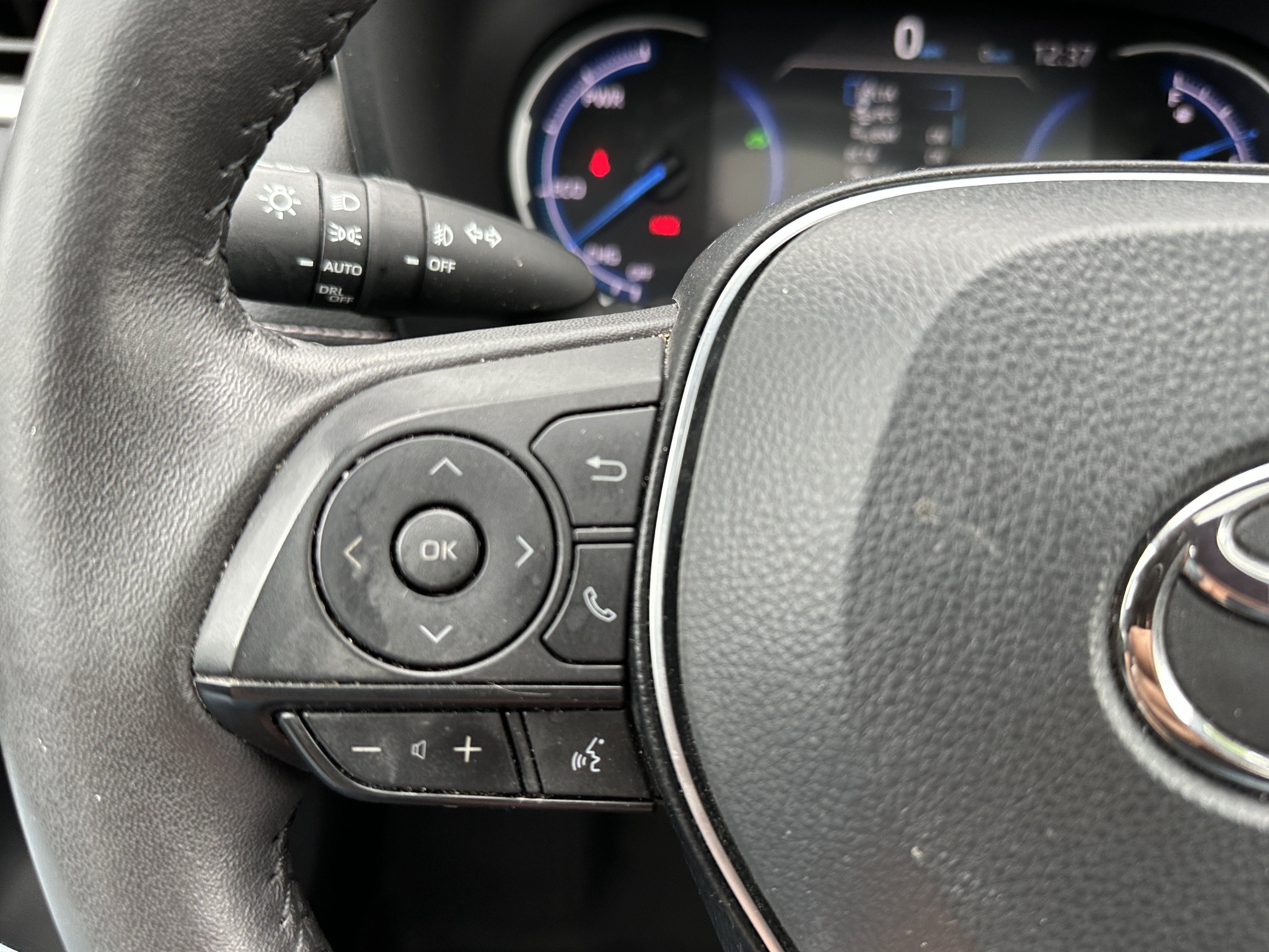 Used 2025 Toyota RAV4 XLE Premium AWD/4WD image 24