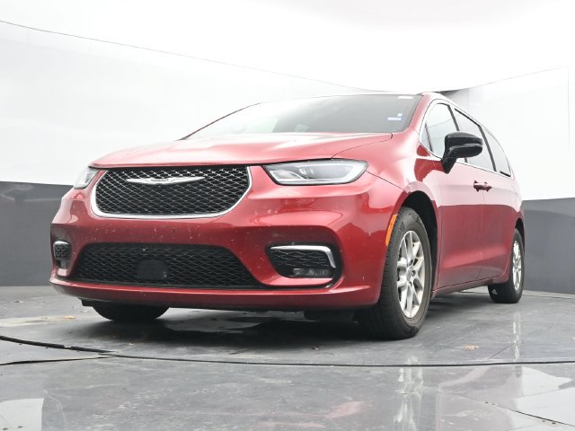 Used 2025 Chrysler Pacifica Select FWD image 48