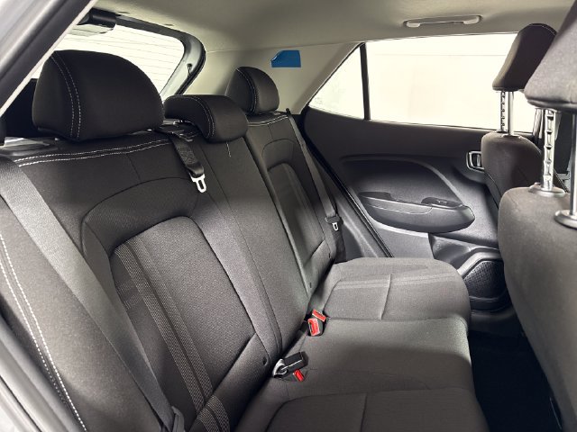Used 2024 Hyundai Venue SEL FWD image 15
