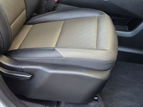 Used 2025 Chevrolet Equinox LT w/ Convenience Package II FWD image 28