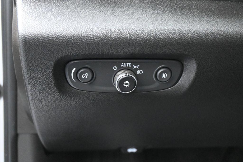 Used 2021 Chevrolet Traverse Premier w/ Redline Edition FWD image 17