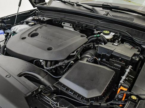 Certified 2025 Volvo XC40 B5 Ultra w/ Climate Package image 31