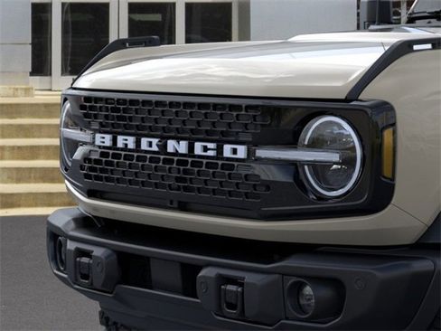 New 2025 Ford Bronco Badlands image 19
