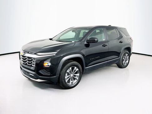 Used 2025 Chevrolet Equinox LT AWD/4WD image 3