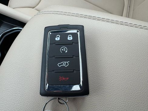 Used 2024 Jeep Grand Cherokee L Limited w/ Luxury Tech Group II AWD/4WD image 30