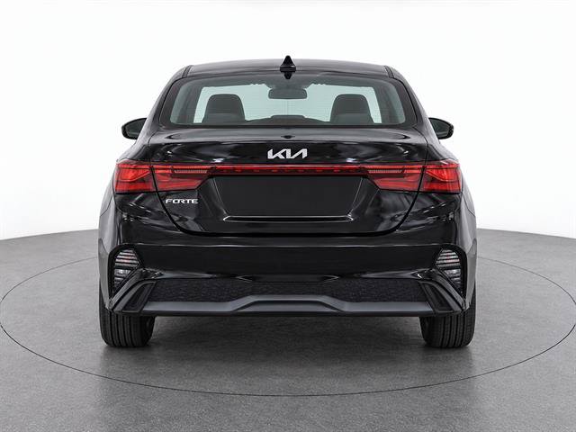 Used 2023 Kia Forte LXS FWD image 4