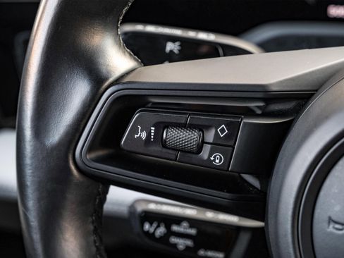 Used 2022 Porsche Taycan image 15