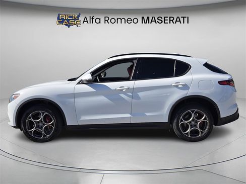 Used 2022 Alfa Romeo Stelvio Sprint image 3