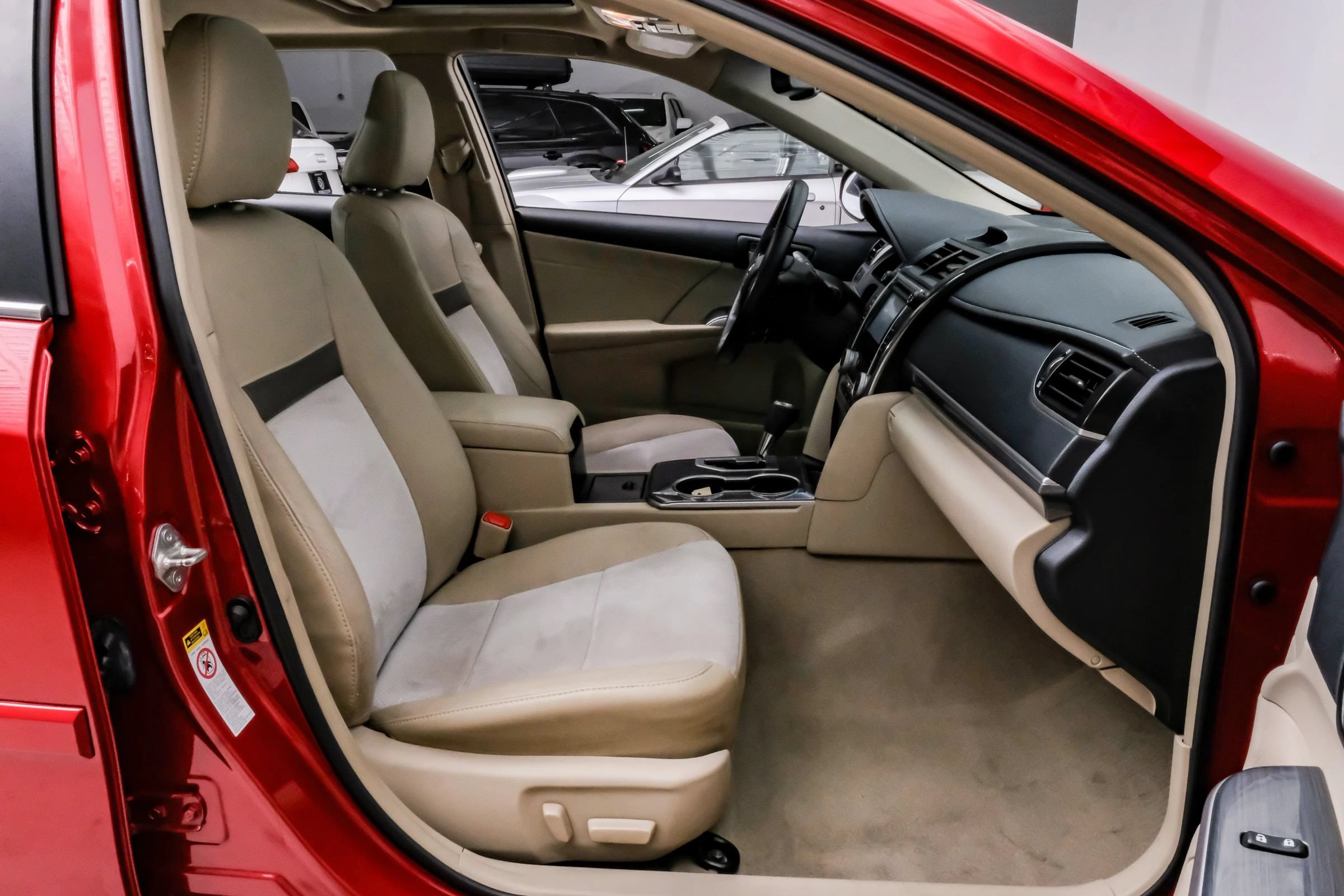 Used 2013 Toyota Camry XLE w/ Leather Pkg FWD image 33