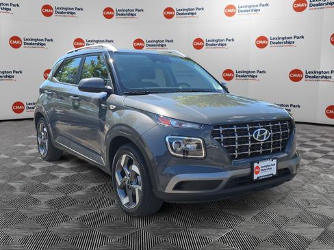 Certified 2025 Hyundai Venue SEL FWD image 1