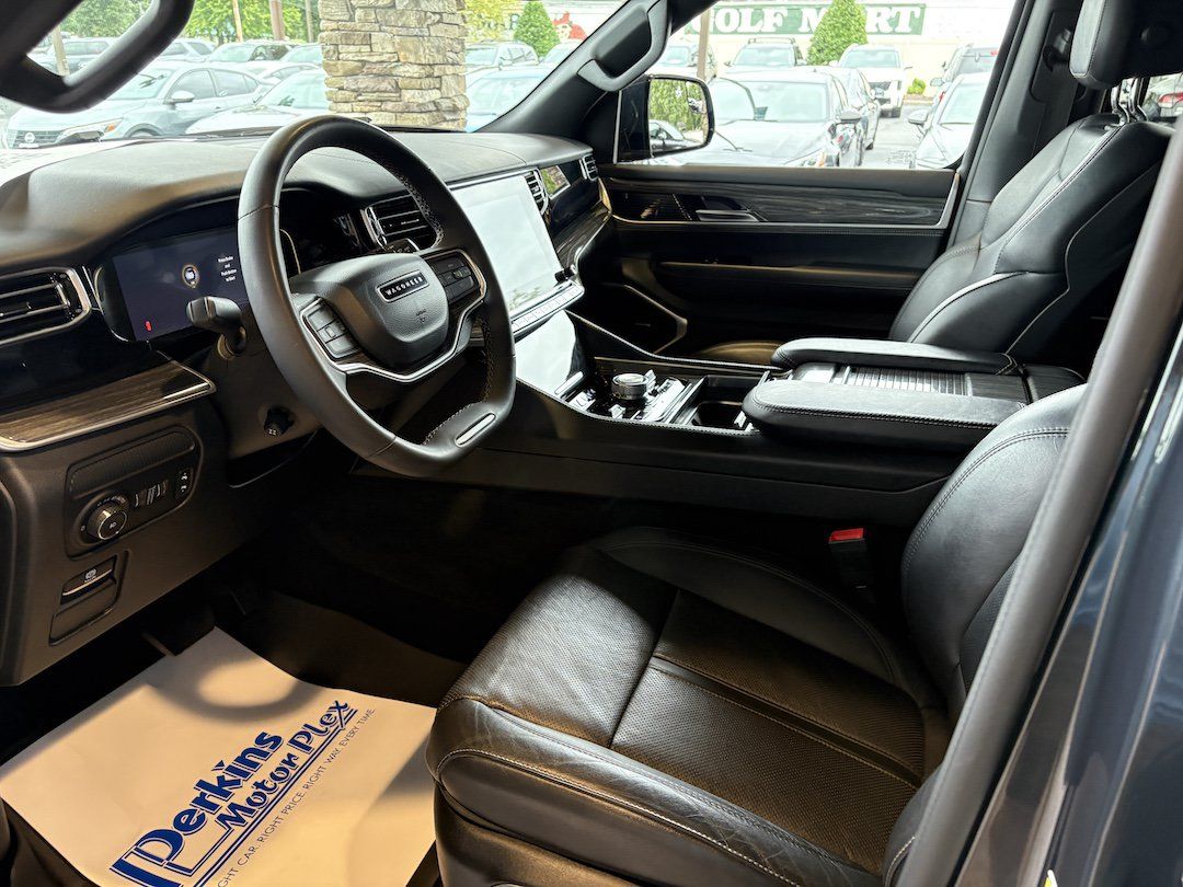 Used 2022 Jeep Wagoneer Series III w/ Rear Seat Video Group 1 AWD/4WD image 2