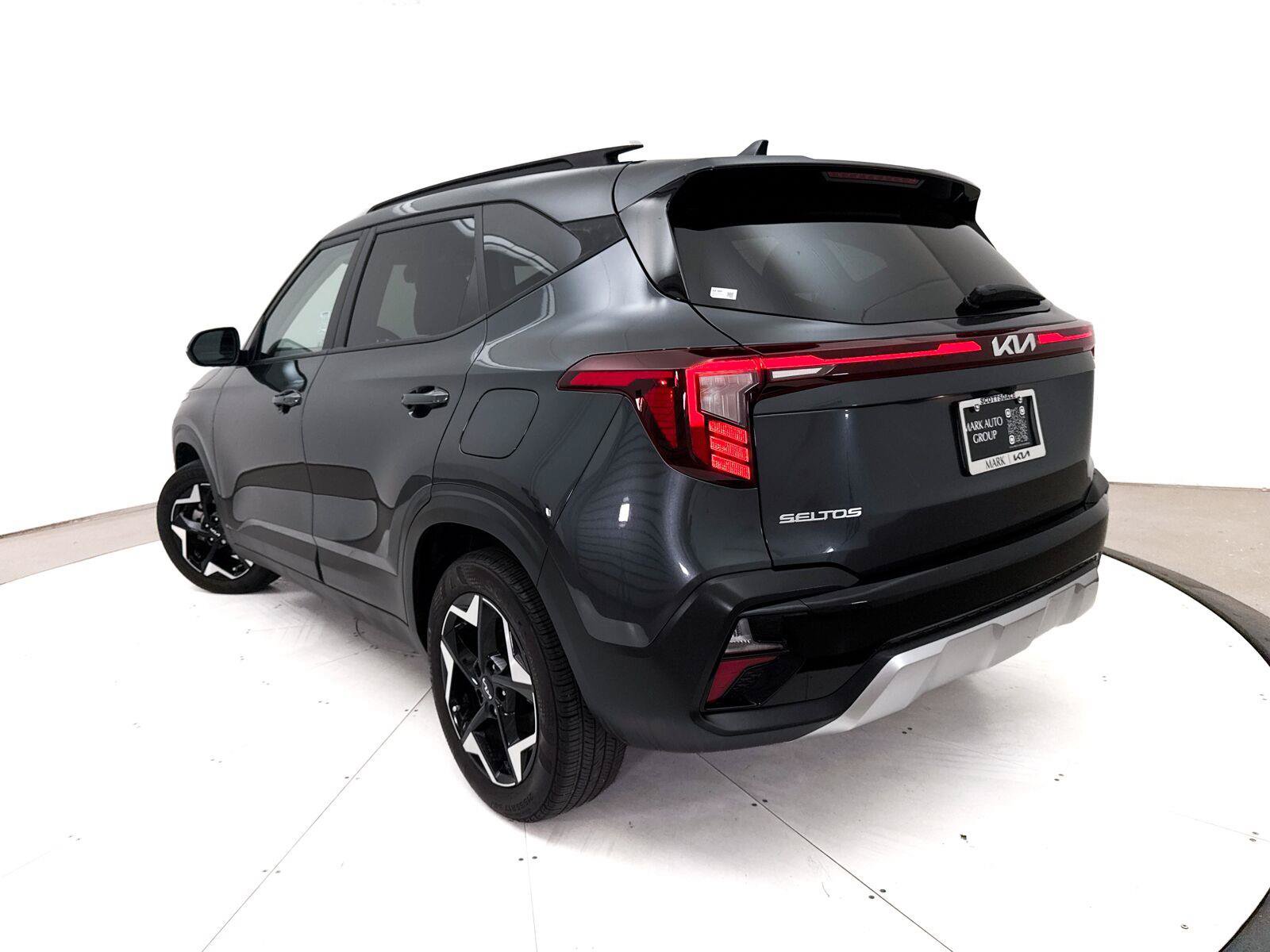 Used 2025 Kia Seltos S FWD image 2