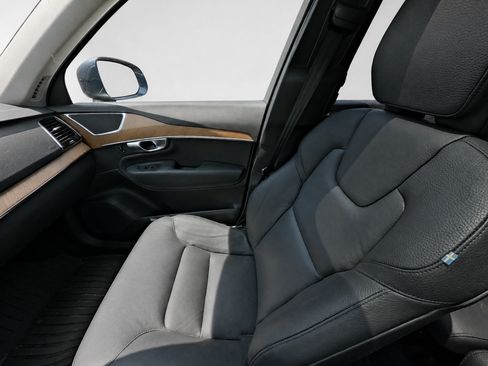 Used 2024 Volvo XC90 B5 Plus AWD/4WD image 14