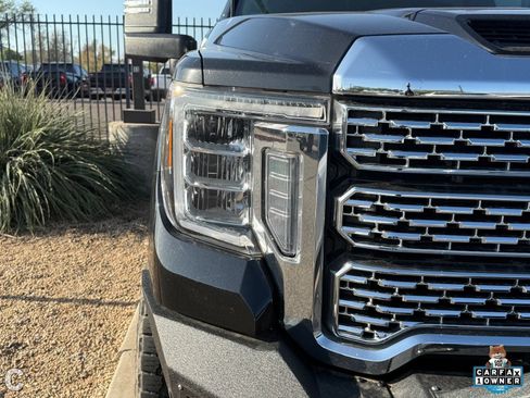 Used 2022 GMC Sierra 2500 Denali w/ Denali Black Diamond Edition AWD/4WD image 22