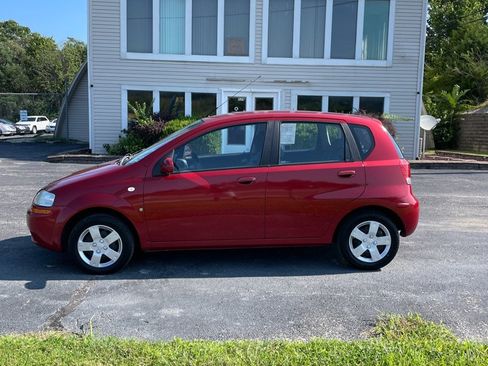 Used 2008 Chevrolet Aveo5 FWD image 2