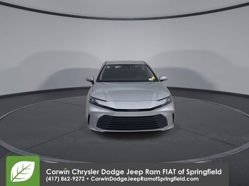 Used 2025 Toyota Camry LE image 5