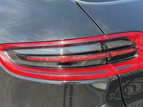Used 2018 Porsche Macan Turbo AWD/4WD image 13