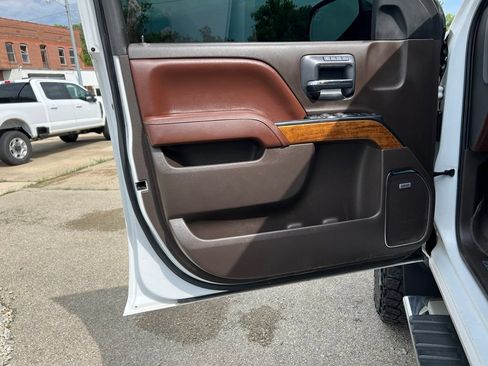 Used 2017 Chevrolet Silverado 1500 High Country AWD/4WD image 11