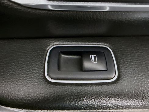 Used 2019 RAM 1500 Laramie image 31