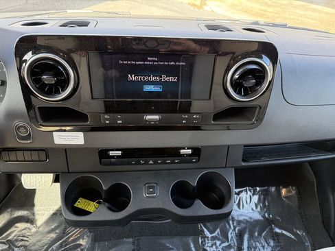 Used 2022 Mercedes-Benz Sprinter 3500 image 54