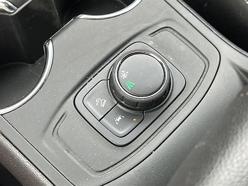 Used 2024 GMC Terrain SLE image 30