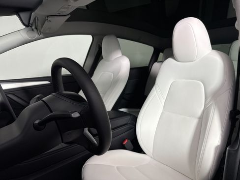 Used 2023 Tesla Model Y Long Range AWD/4WD image 21