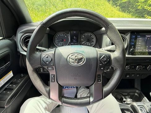 Used 2019 Toyota Tacoma TRD Off-Road AWD/4WD image 17