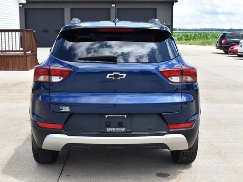 Used 2022 Chevrolet TrailBlazer LT w/ LPO, Blackout Package FWD image 4