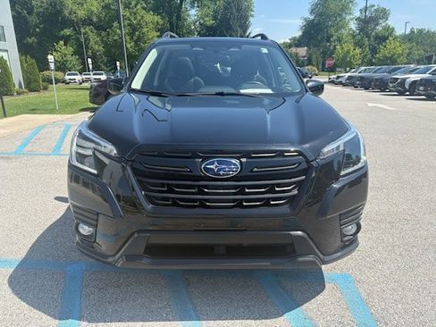 Used 2023 Subaru Forester Premium AWD/4WD image 2