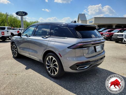 Used 2024 Lincoln Nautilus Reserve AWD/4WD image 3