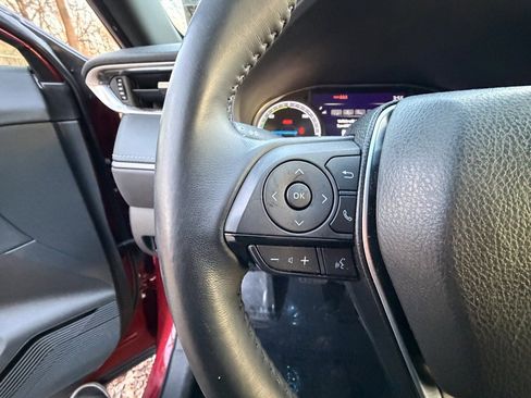 Used 2022 Toyota Venza XLE image 22