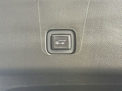 Used 2023 Chevrolet Traverse LT FWD image 29