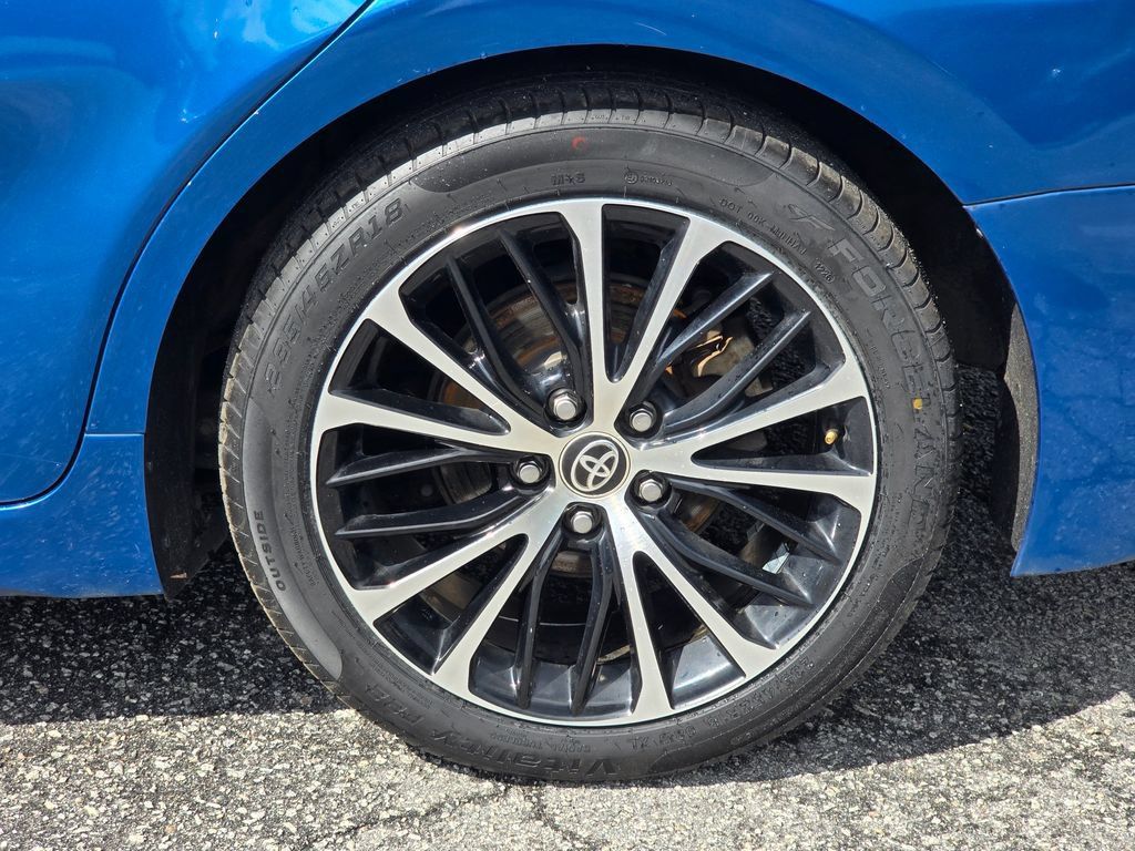 Used 2020 Toyota Camry SE FWD image 21