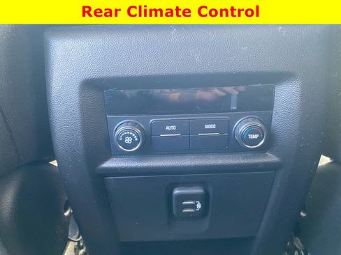 Used 2020 Chevrolet Traverse LT FWD image 18