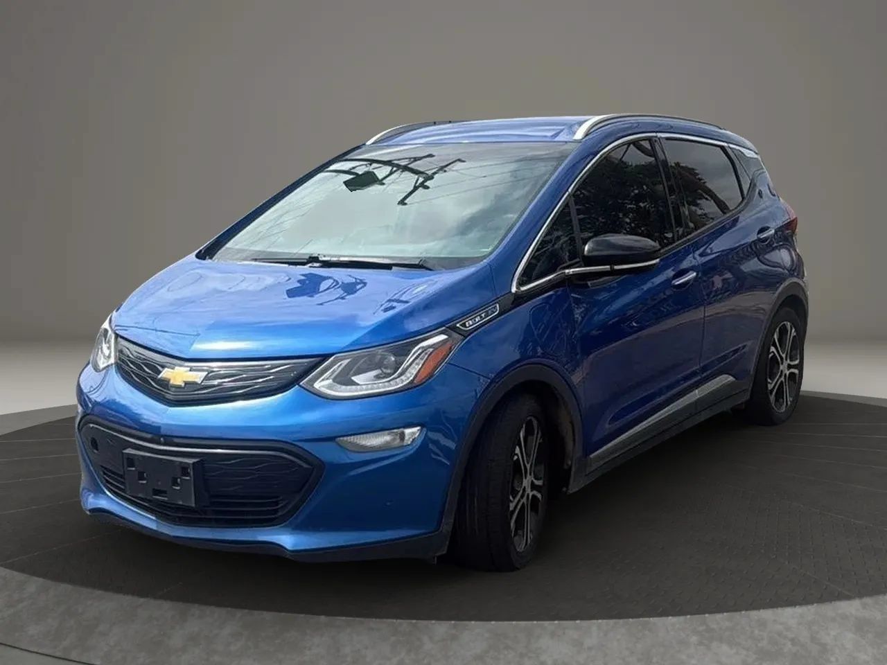 Used 2020 Chevrolet Bolt Premier w/ Infotainment Package FWD image 3