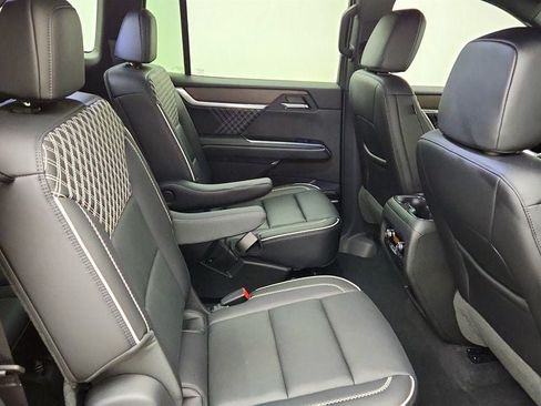 Used 2025 GMC Acadia Denali FWD image 23