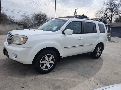 Used 2011 Honda Pilot Touring image 2