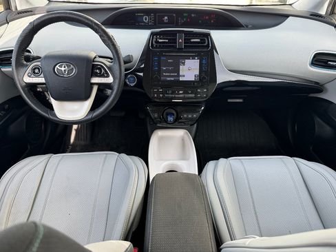 Used 2017 Toyota Prius Prime Plus w/ Preferred Accessory Package FWD image 19