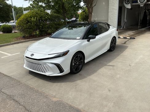 Used 2025 Toyota Camry XSE FWD image 5